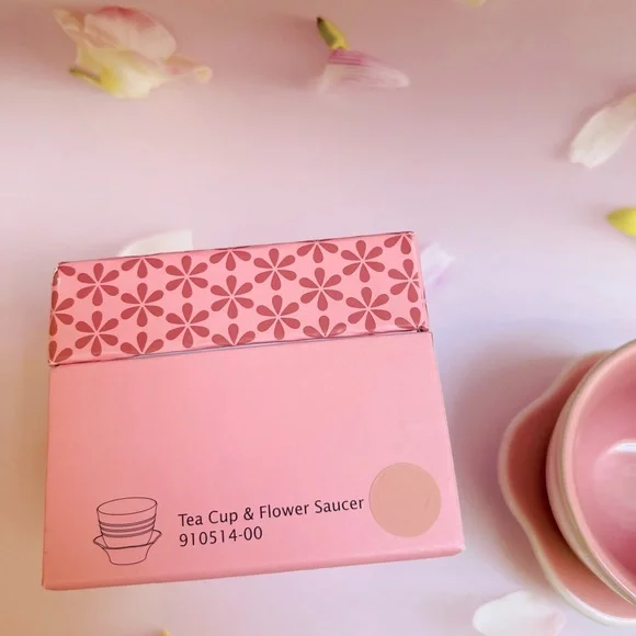 Le Creuset Tea Cup With Flower Saucer(reserve for seashelly) - Picture 10 of 11